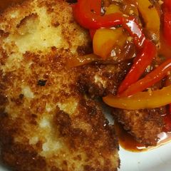 A picture of Schweineschnitzel and Zigeunersoße, Gypsy Sauce.
