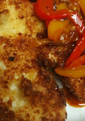 A picture of Schweineschnitzel and Zigeunersoße, Gypsy Sauce.