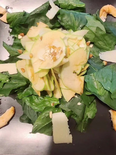 Una foto de Ensalada de Espinaca y Manzana Verde