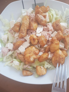 Una foto de Ensalada de pollo