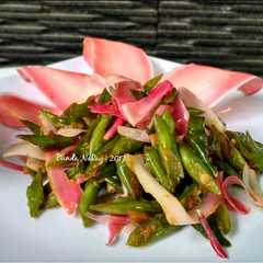 A picture of Oseng Buncis Bunga Kecombrang.