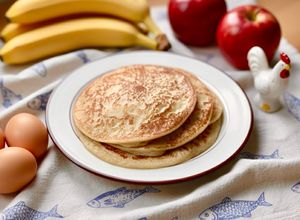 Une photo de 💚 Pancakes ultra moelleux à la banane et à la pomme (sans sucre)