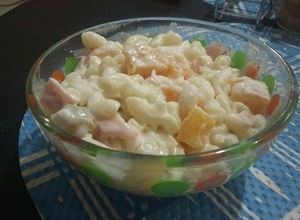 Una foto de Sopa de codito hawaiana
