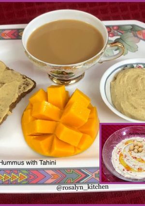 A picture of Hummus with Tahini.