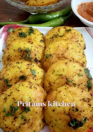 A picture of Rawa masala idli with onion chilli Chutney.