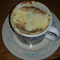 A picture of French Onion Soup.