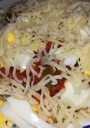 Una foto de Espaguetti con huevo y atún