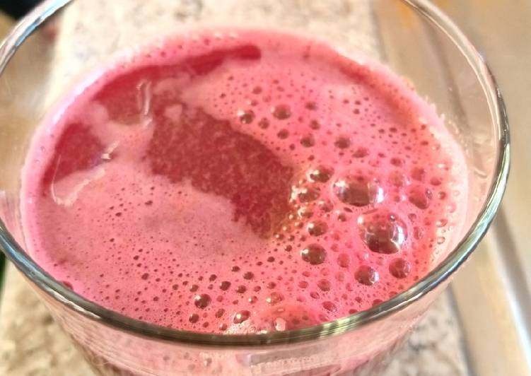 Step-by-Step Guide to Make Quick Detox: carrot and beetroot juice with a spike of lemon