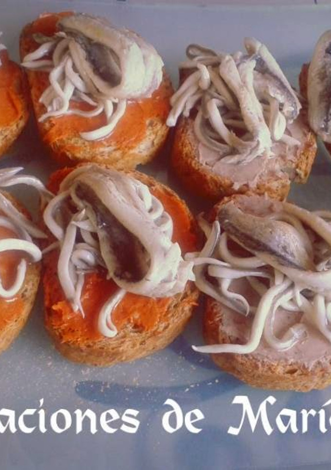 Una foto de Pintxo de gulas con boquerones