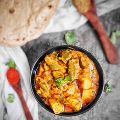 A picture of Aloo tikka masala.