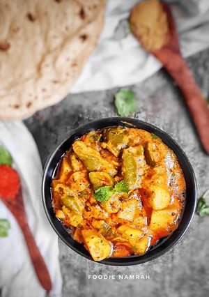 A picture of Aloo tikka masala.