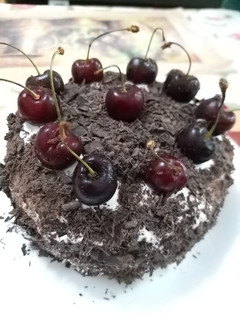 બ્લેક ફોરેસ્ટ કેક (Black Forest Cake Recipe in Gujarati) રેસીપી મુખ્ય ફોટો