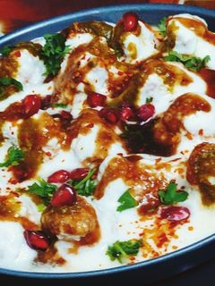 बड़ा चाट (vada chaat recipe in Hindi) रेसिपी मुख्य फोटो
