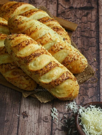 Langkah Mudah untuk Menyiapkan Resep MyWay Bread (subway style) - Italian Herbs Parmesan Bread yang Bikin Ngiler Anti Ribet, Lezat