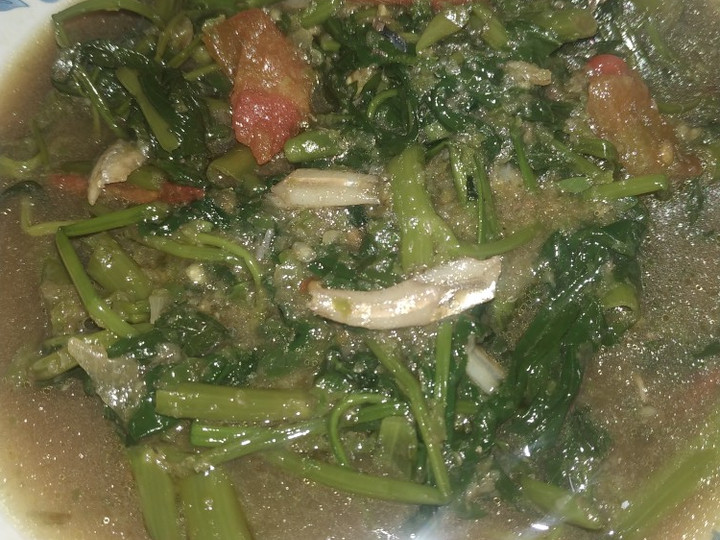 Resep Tumis kangkung terasi pedas Anti Gagal