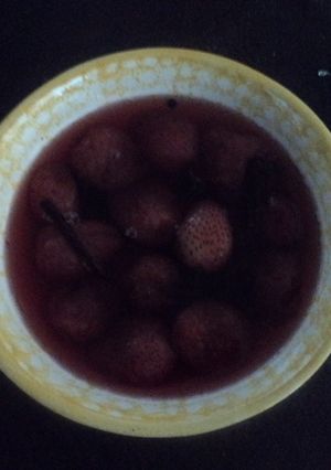 Una foto de Frutillas rojas en almíbar de azahares las correa