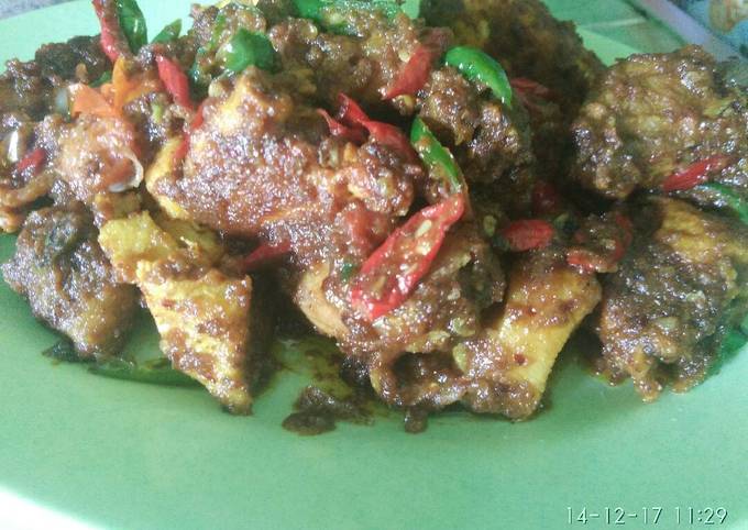 Ayam goreng bumbu pecel