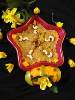सूजी मैंगो हलवा (suji mango halwa recipe in hindi) रेसिपी मुख्य फोटो