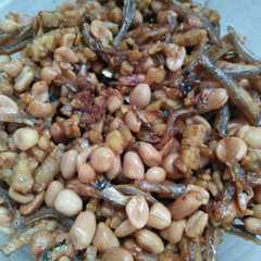 รูปของ Ikan teri mix kacang dan tempe