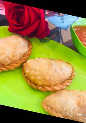 A picture of Whosayna’s Empanadas.