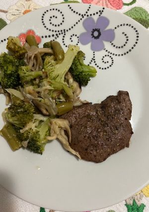 Foto de Refogado de cogumelos com brócolis