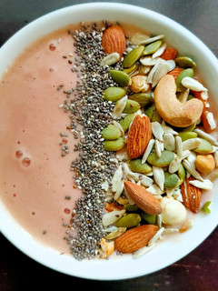 Foto resep Banana Strawberry Smoothie Bowl