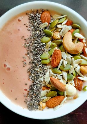 Foto resep Banana Strawberry Smoothie Bowl