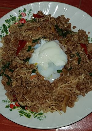 รูปของ บะหมี่ผัดกะเพราไข่ลวก