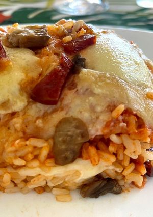 Foto di Timballo di Riso al Forno con Salsiccia Stagionata, Provola Dolce, Funghi Champignon e Besciamella