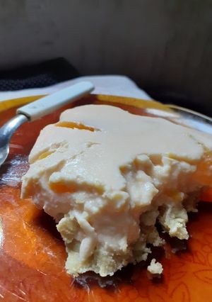 Una foto de Torta de queso y duraznos sin horno