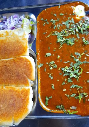 A picture of Pav bhaji.