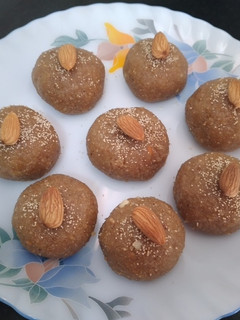 ચુરમાના (ગોળના) લાડવા (Churama Na Ladava Recipe In Gujarati) રેસીપી મુખ્ય ફોટો