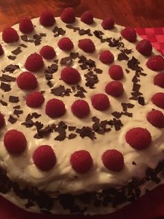 Una foto de Tarta de arándanos y frambuesas 🍰😍😋