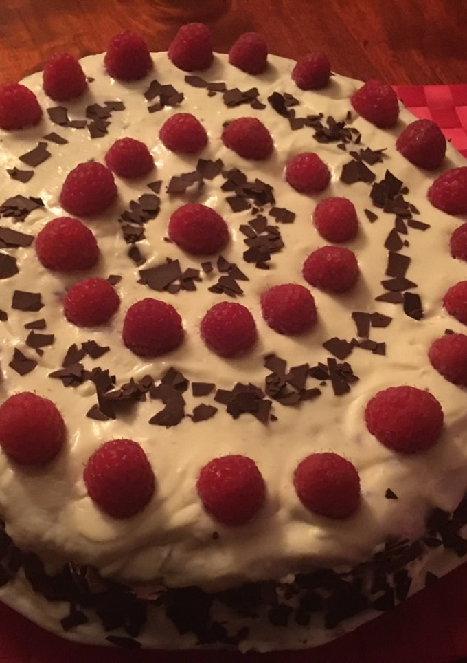 Una foto de Tarta de arándanos y frambuesas 🍰😍😋