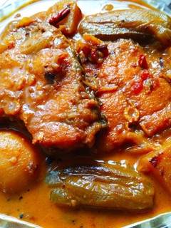 আলু পটল দিয়ে মাছের ঝোল (aloo patol diye macher jhol recipe in Bengali) রেসিপির প্রধান ছবি