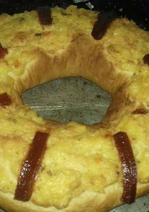 Una foto de Rosca riquísima con crema pastelera y dulce de membrillo