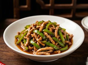 Foto de Porco em Tirinhas com Pimentão (青椒肉丝) – refogado Sichuan rápido