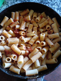 Una foto de Mostacholes con salsa de tomate express