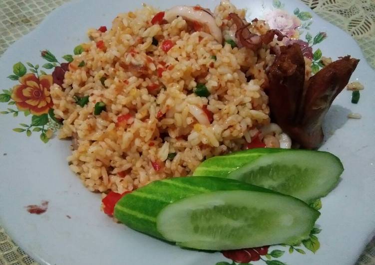 Resep Nasi goreng merah oleh Delya6116 - Cookpad