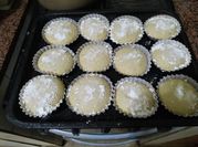 Una foto de muffins de harina de garbanzo