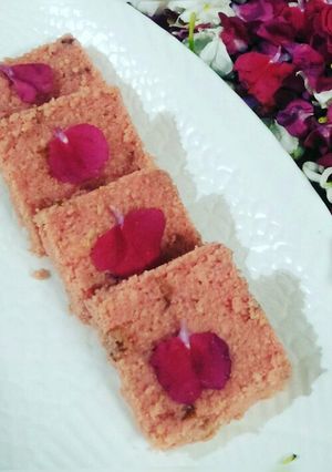 A picture of Rose Paneer Sandesh.