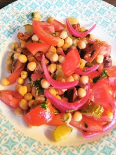 Balela / csicseriborsó paradicsom olíva saláta recept fotója