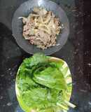 Thịt đà điểu xào sả ớt cuốn cải xanh