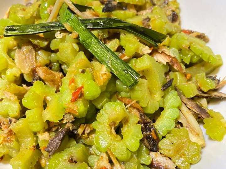 Langkah Mudah untuk Membikin Resep 32. Pare Tumis Cakalang Anti Pahit yang Bisa Manjain Lidah Anti Ribet, Bisa Manjain Lidah