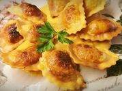 Una foto de salsa para ravioles con crema