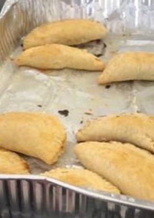 A picture of Tuna Empanadas.