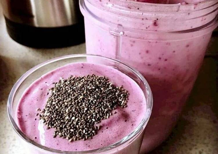 Mixed berries smoothie