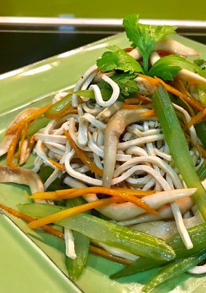 Hình của món Mỳ đậu nành xào rau nấm.