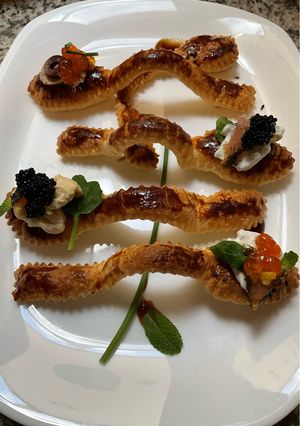 Une photo de 🍤bouchées🥟🍡feuilletées 🍥🍣