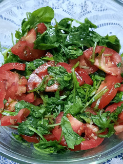 Una foto de Dos ensaladas con base de tomate